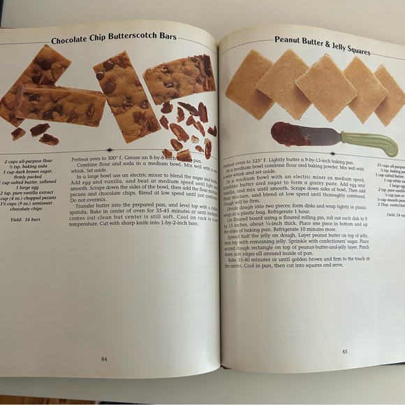 Vintage Mrs. Fields Cookie Cookbook - Picture 8 of 13